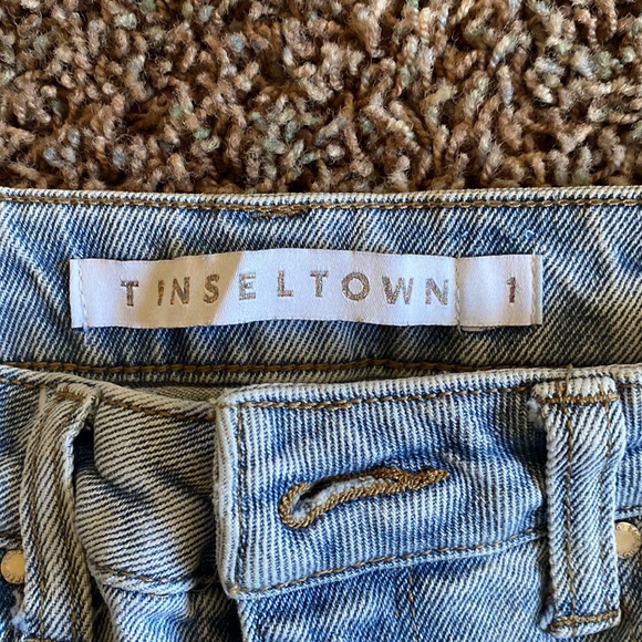 Tinseltown size 1: Light wash denim, skinny Jean with frayed ankles - Picture 4 of 4
